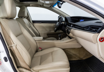 Подержанный автомобиль Lexus ES 2013 года (26 фото)