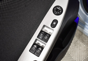 Подержанный автомобиль Hyundai Solaris Hatchback 2014 года (17 фото)