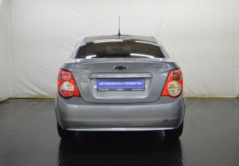 Подержанный автомобиль Chevrolet Aveo Sedan 2012 года (6 фото)