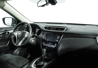 Подержанный автомобиль Nissan X-Trail 2017 года (9 фото)