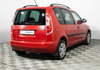 Подержанный автомобиль Skoda Roomster 2014 года (5 фото)