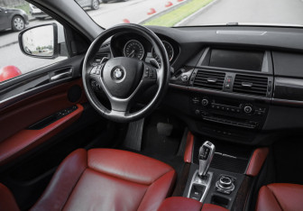 Подержанный автомобиль BMW X6 2013 года (13 фото)