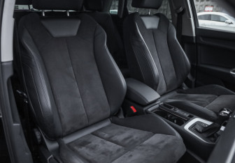 Подержанный автомобиль Audi Q3 2019 года (26 фото)