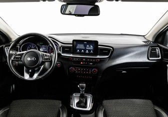 Подержанный автомобиль Kia Ceed Wagon 2019 года (11 фото)