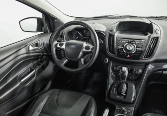 Подержанный автомобиль Ford Kuga 2015 года (9 фото)