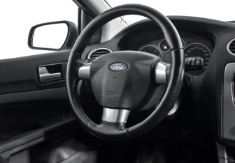 Подержанный автомобиль Ford Focus Sedan 2007 года (15 фото)