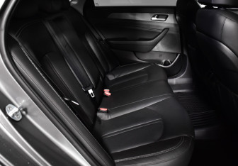 Подержанный автомобиль Hyundai Sonata 2018 года (19 фото)