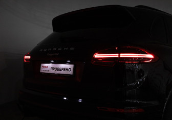 Подержанный автомобиль Porsche Cayenne 2015 года (30 фото)