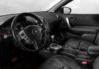 Подержанный автомобиль Nissan Qashqai 2012 года (9 фото)