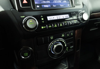 Подержанный автомобиль Toyota Land Cruiser Prado 2015 года (16 фото)