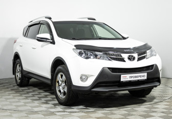 Подержанный автомобиль Toyota RAV4 2014 года (3 фото)