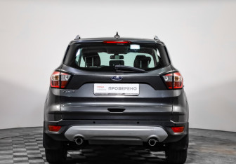Подержанный автомобиль Ford Kuga 2017 года (5 фото)