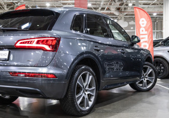 Подержанный автомобиль Audi Q5 2019 года (12 фото)