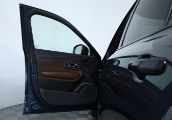 Подержанный автомобиль Volvo XC90 2020 года (14 фото)