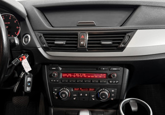 Подержанный автомобиль BMW X1 2014 года (16 фото)