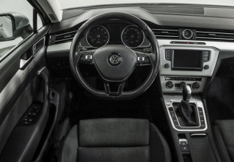 Подержанный автомобиль Volkswagen Passat Sedan 2015 года (11 фото)