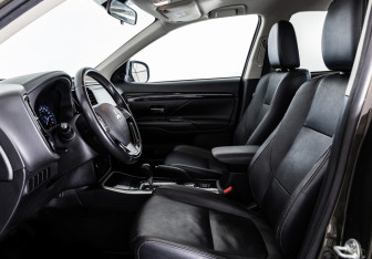 Подержанный автомобиль Mitsubishi Outlander 2018 года (19 фото)