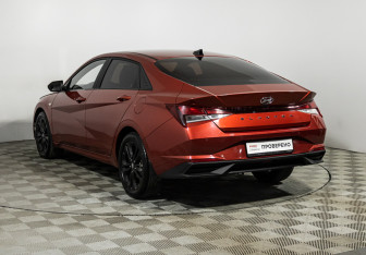 Подержанный автомобиль Hyundai Elantra Sedan 2022 года (7 фото)