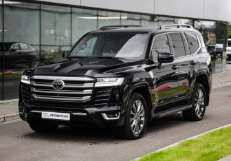 Подержанный автомобиль Toyota Land Cruiser Suv 2021 года (3 фото)