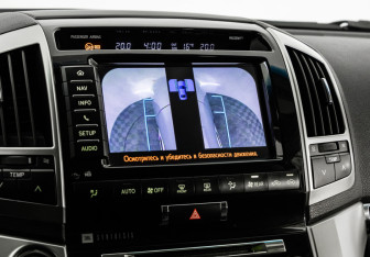 Подержанный автомобиль Toyota Land Cruiser Suv 2012 года (15 фото)