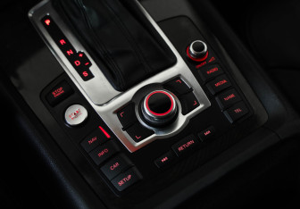 Подержанный автомобиль Audi Q7 2014 года (17 фото)