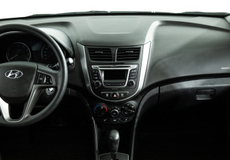 Подержанный автомобиль Hyundai Solaris Sedan 2015 года (14 фото)