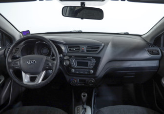 Подержанный автомобиль Kia Rio Hatchback 2013 года (8 фото)