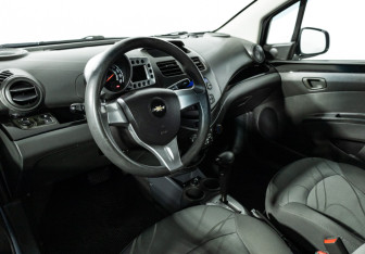 Подержанный автомобиль Chevrolet Spark 2011 года (11 фото)