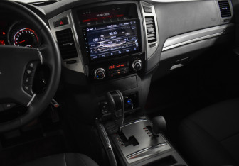 Подержанный автомобиль Mitsubishi Pajero 2021 года (19 фото)