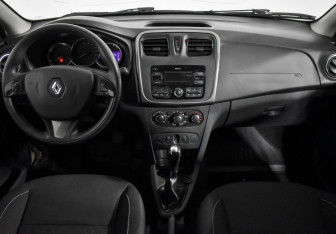 Подержанный автомобиль Renault Sandero 2018 года (14 фото)