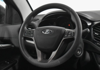 Подержанный автомобиль LADA (ВАЗ) Vesta Sedan 2016 года (14 фото)