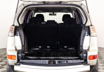 Подержанный автомобиль Mitsubishi Outlander 2008 года (17 фото)