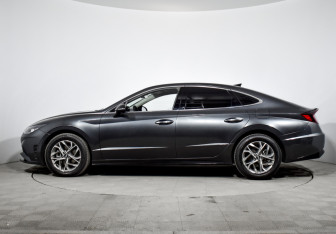Подержанный автомобиль Hyundai Sonata 2021 года (8 фото)