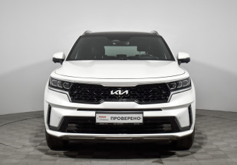 Подержанный автомобиль Kia Sorento 2023 года (2 фото)