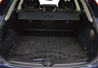 Подержанный автомобиль Volvo XC60 2018 года (16 фото)