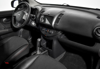 Подержанный автомобиль Nissan Note 2008 года (12 фото)
