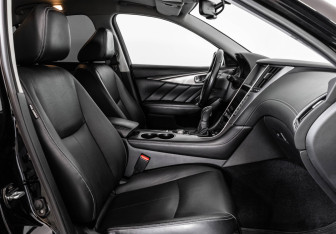 Подержанный автомобиль Infiniti Q50 2017 года (22 фото)