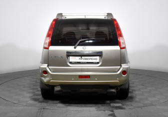 Подержанный автомобиль Nissan X-Trail 2006 года (6 фото)