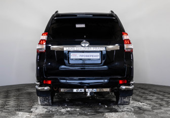 Подержанный автомобиль Toyota Land Cruiser Prado 2016 года (6 фото)