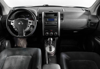 Подержанный автомобиль Nissan X-Trail 2012 года (15 фото)