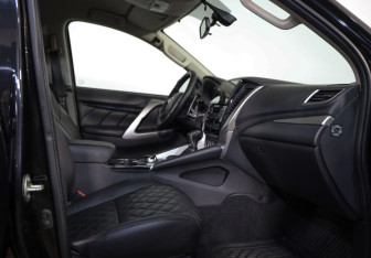 Подержанный автомобиль Mitsubishi Pajero Sport 2019 года (23 фото)