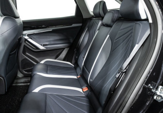 Подержанный автомобиль Geely Atlas 2023 года (10 фото)