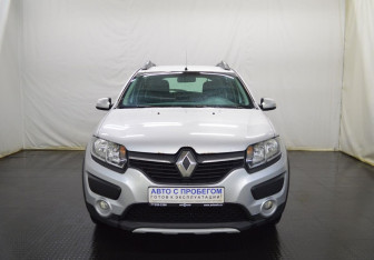 Подержанный автомобиль Renault Sandero 2014 года (2 фото)