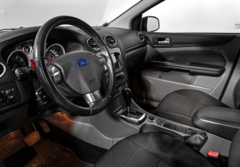 Подержанный автомобиль Ford Focus Sedan 2011 года (9 фото)