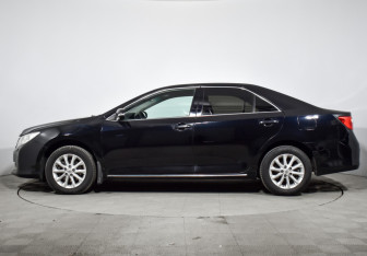 Подержанный автомобиль Toyota Camry Sedan 2013 года (8 фото)