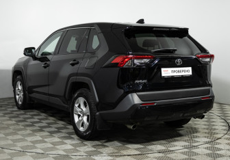 Подержанный автомобиль Toyota RAV4 2019 года (7 фото)