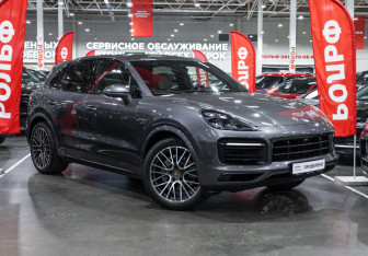 Подержанный автомобиль Porsche Cayenne 2020 года (7 фото)
