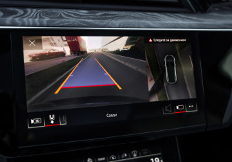 Подержанный автомобиль Audi e-tron 2021 года (20 фото)