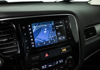 Подержанный автомобиль Mitsubishi Outlander 2014 года (16 фото)