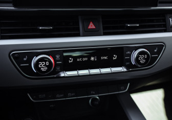 Подержанный автомобиль Audi A4 Sedan 2021 года (19 фото)
